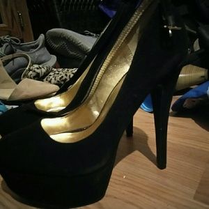 Black valore pumps size 8